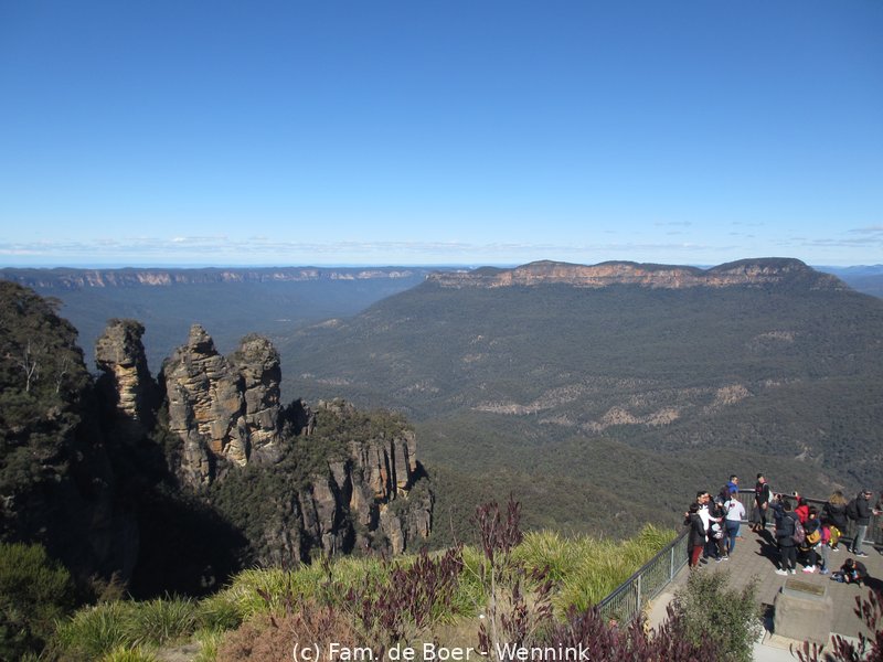 190812_123923-08-12-A_Blue_Mountains-3_Sisters(IMG_2741).JPG