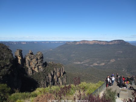 190812_123923-08-12-A_Blue_Mountains-3_Sisters(IMG_2741).JPG