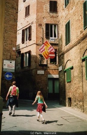 2008-24_Siena_H_en_B_straat.jpg
