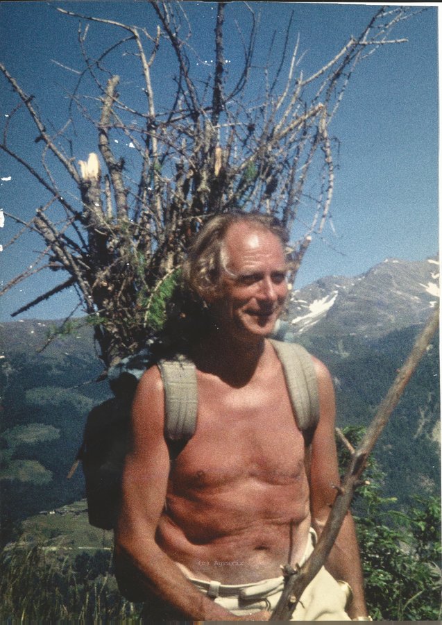 Klaas_deBoer(1915-01-25)_met_bos_hout.jpg