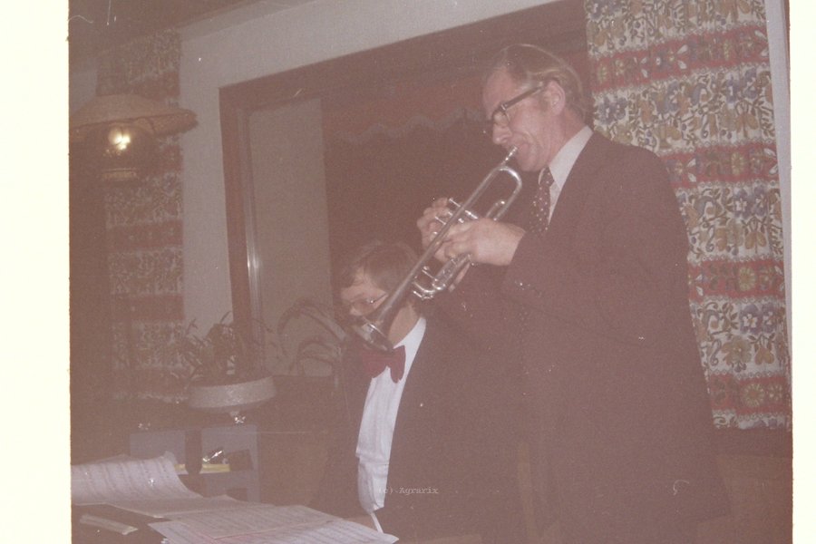 Klaas-deBoer_op_trompet_op_een_Kerstvakantie_PICT1702.JPG