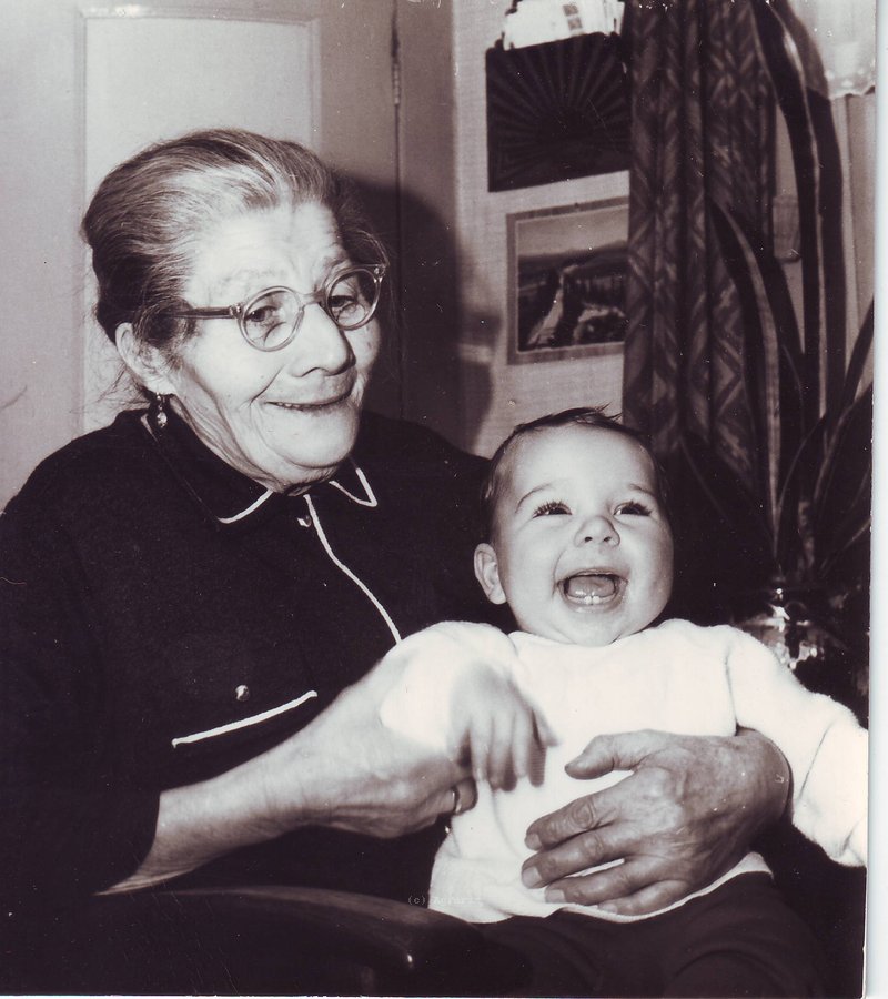 Oma_Maartje_met_Maarten-05.jpg
