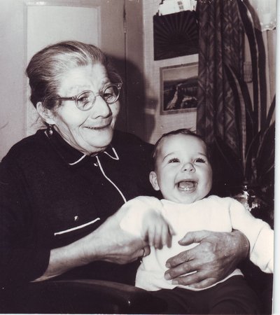 Oma_Maartje_met_Maarten-05.jpg