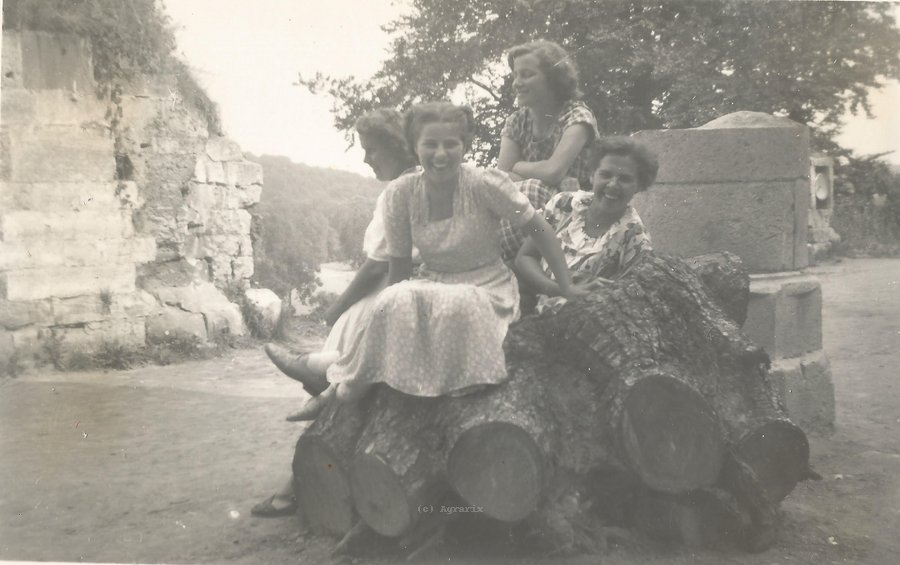 1950_Riet_en_vriendinnen.jpg