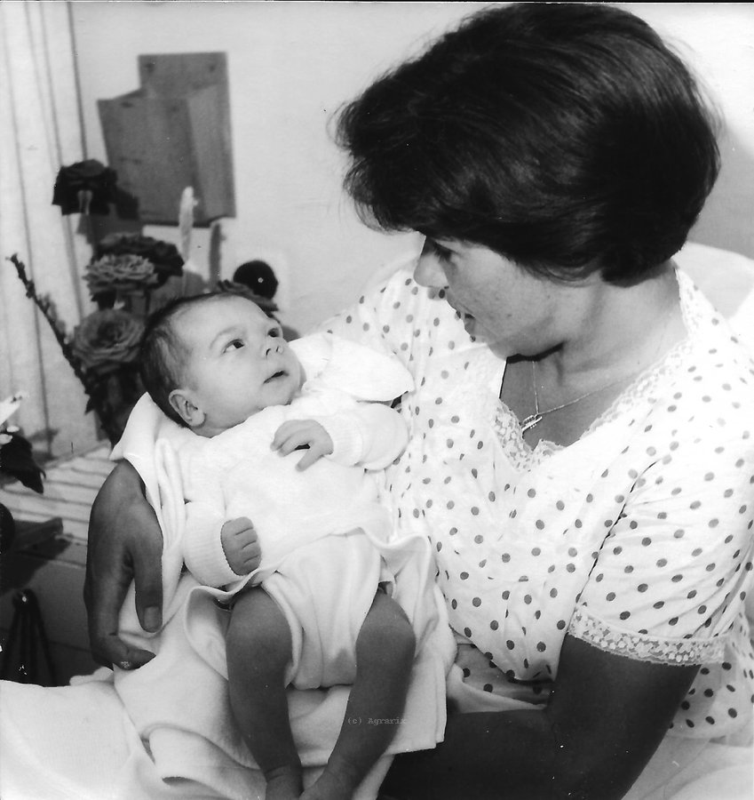 1964_met_Maarten_1wk_oud.jpg