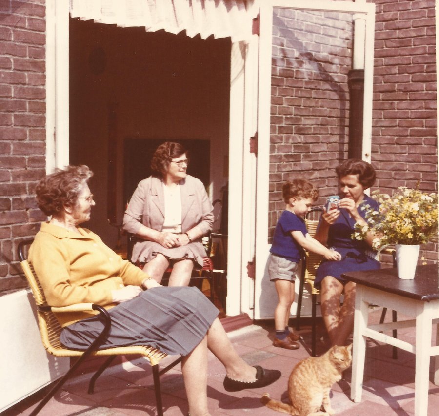 1967-05-29_met_Maarten_en_tante_Jo.jpg