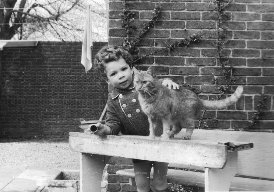 1967_Maarten_met_Poes.jpg