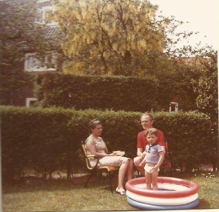 1967_Riet_Klaas_Maarten_en_badje.jpg